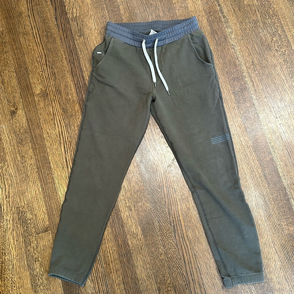 Get cozy in these Vuori pants!